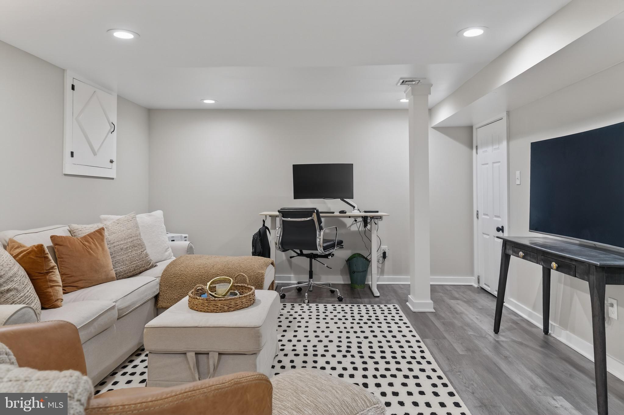 ANNAPOLIS ROADS - Residential