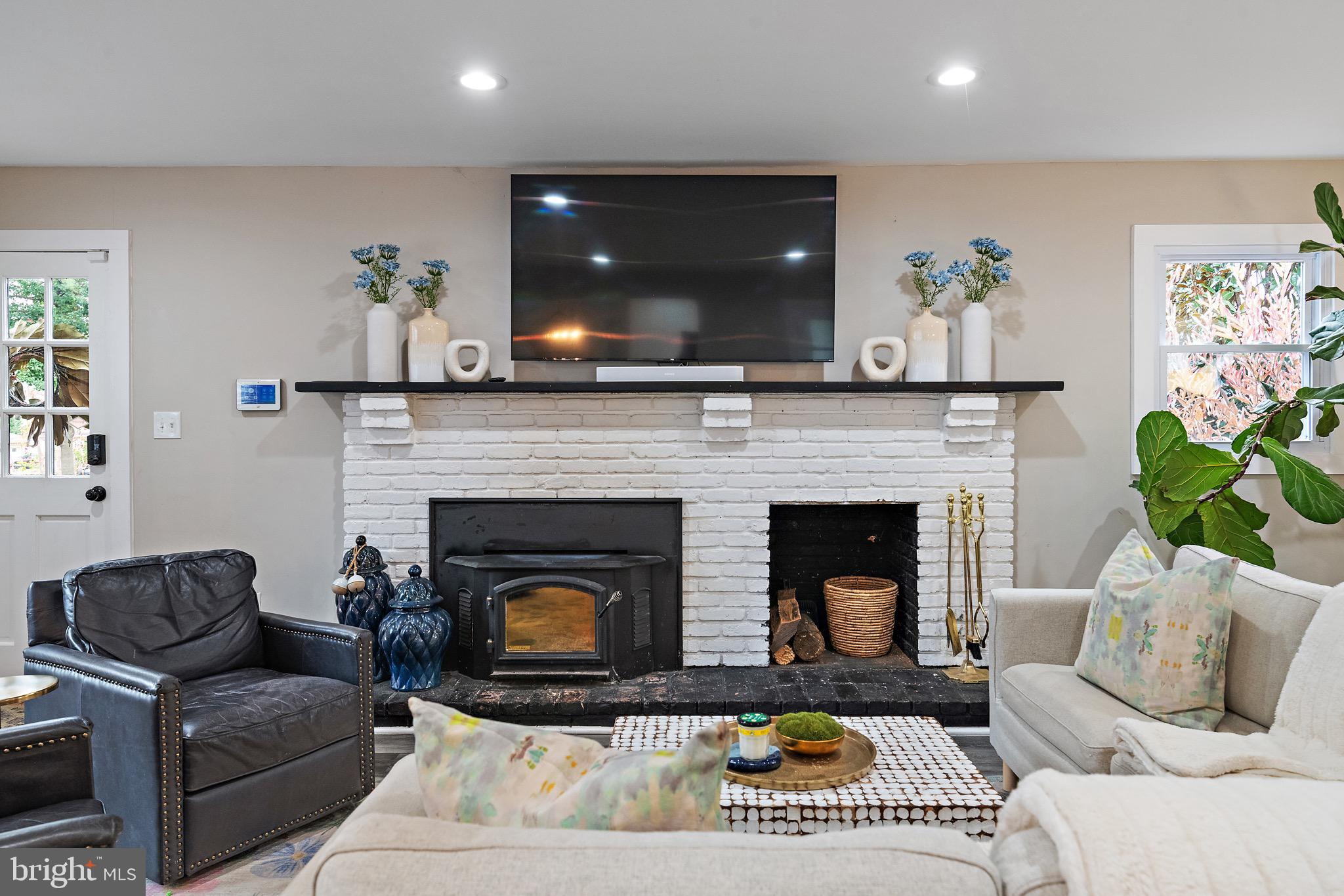 ANNAPOLIS ROADS - Residential