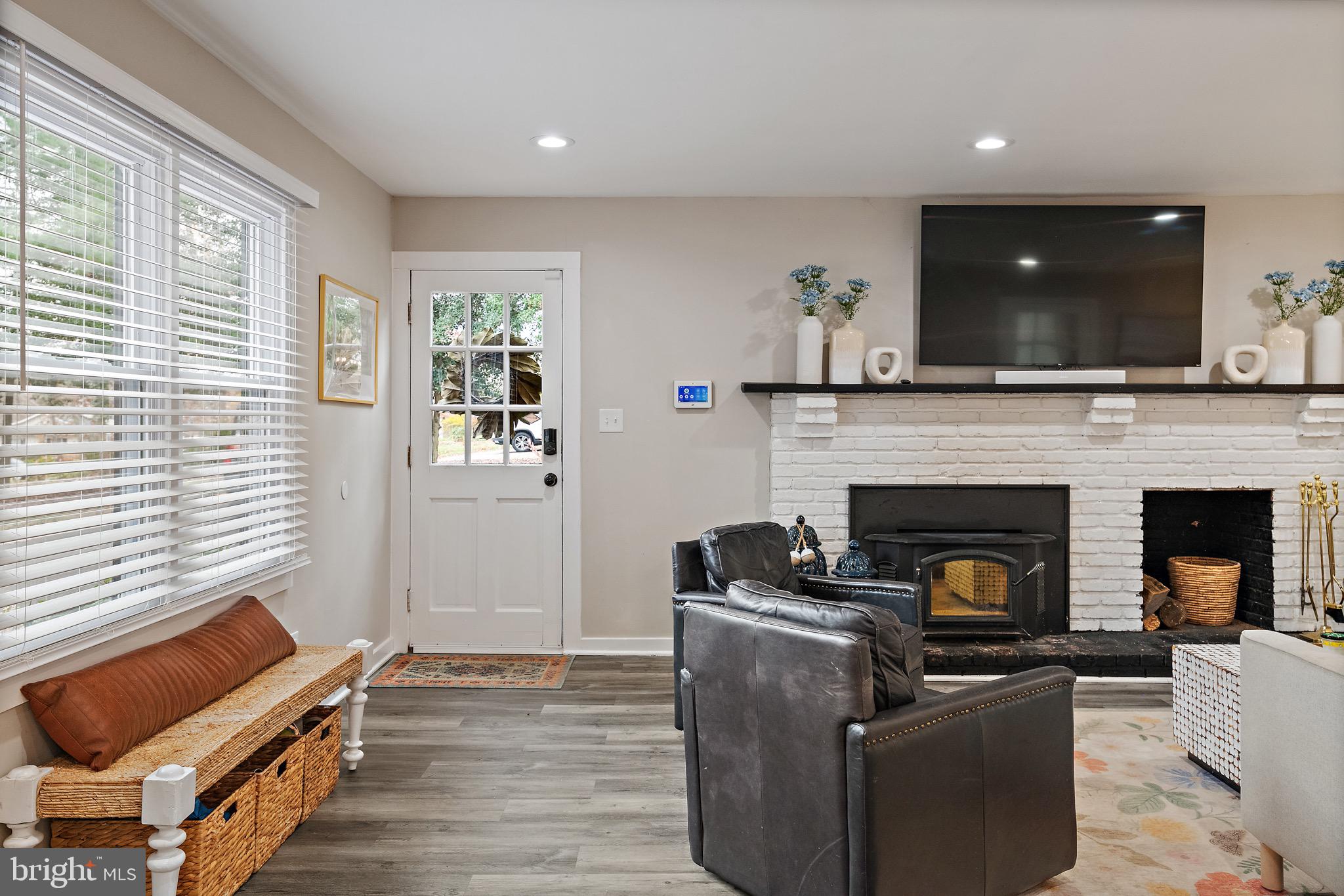 ANNAPOLIS ROADS - Residential