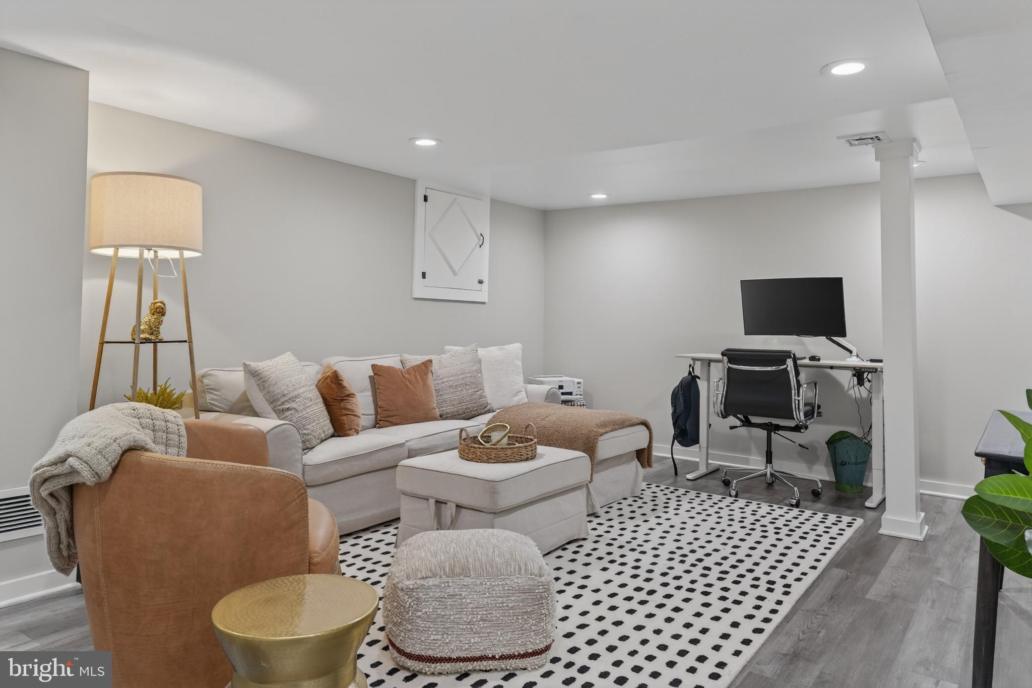 ANNAPOLIS ROADS - Residential