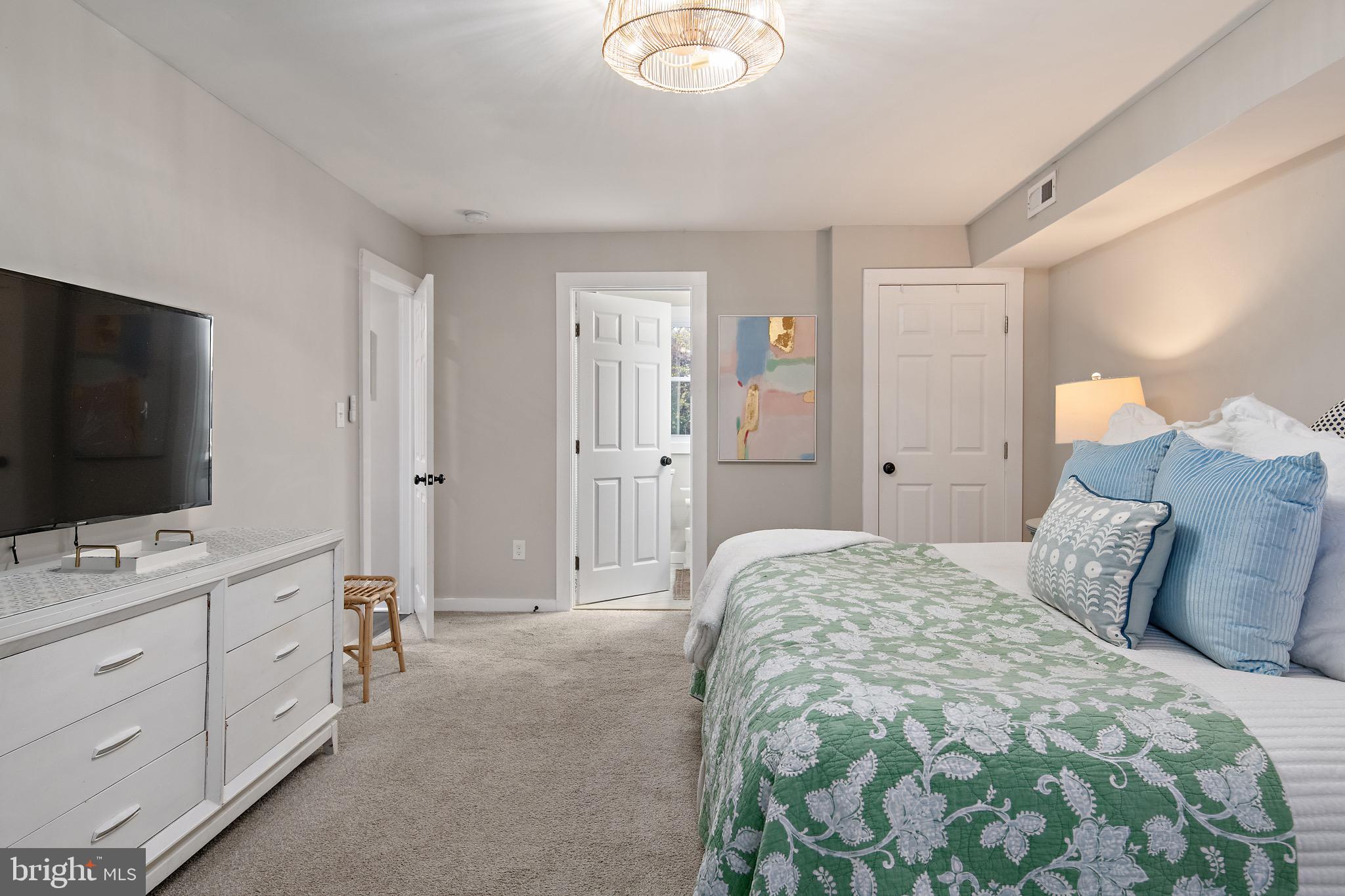 ANNAPOLIS ROADS - Residential