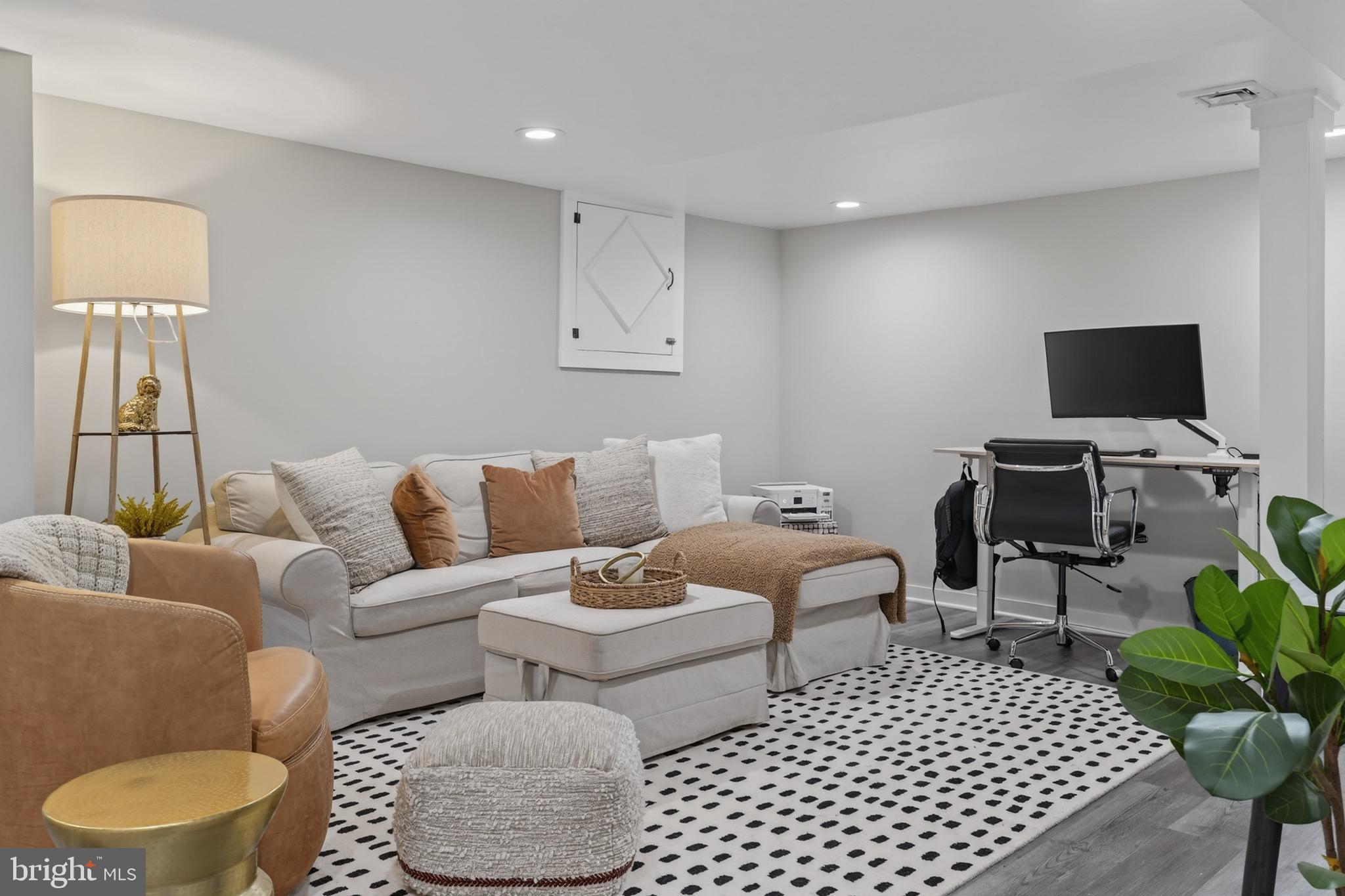 ANNAPOLIS ROADS - Residential