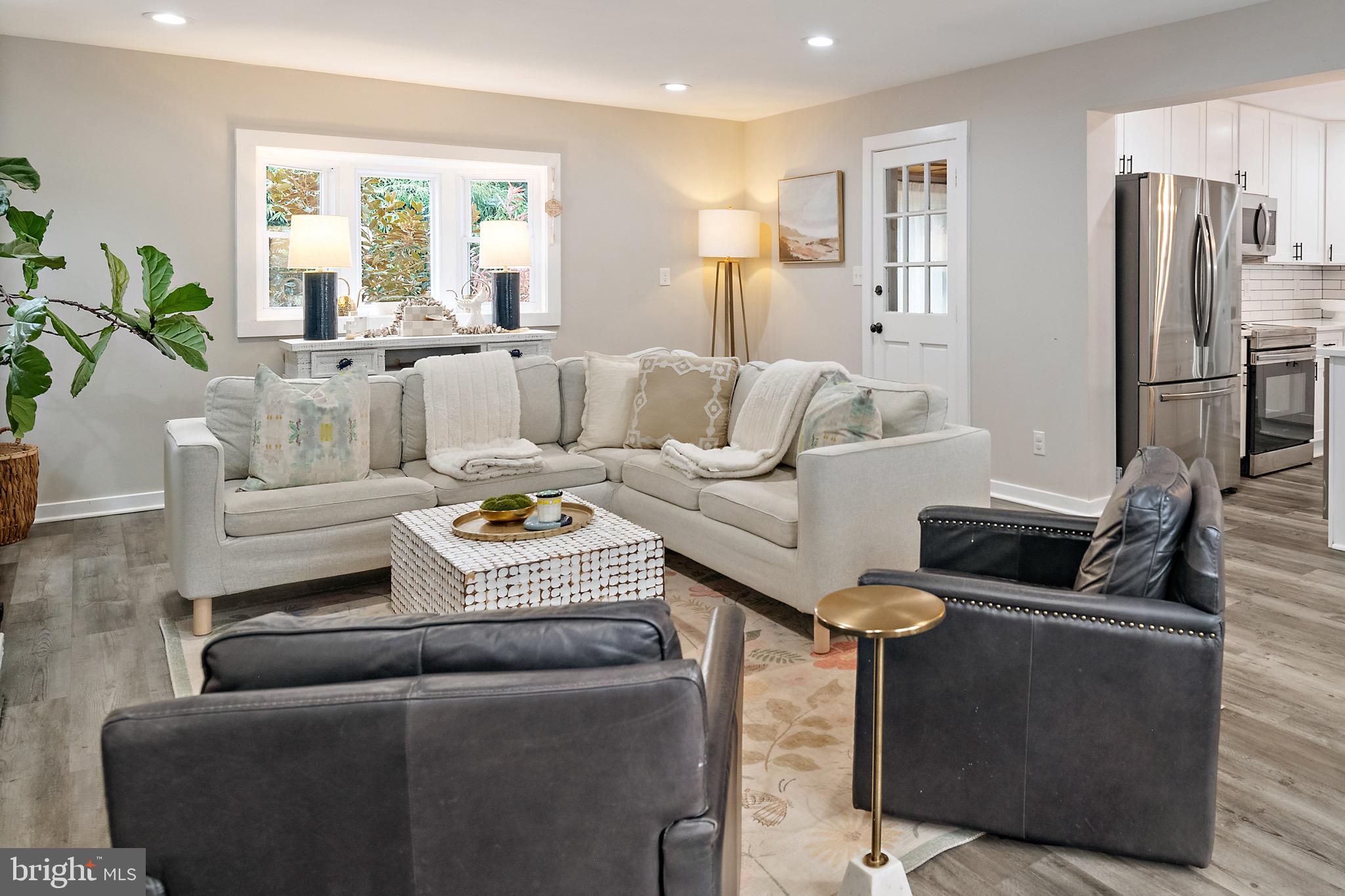 ANNAPOLIS ROADS - Residential