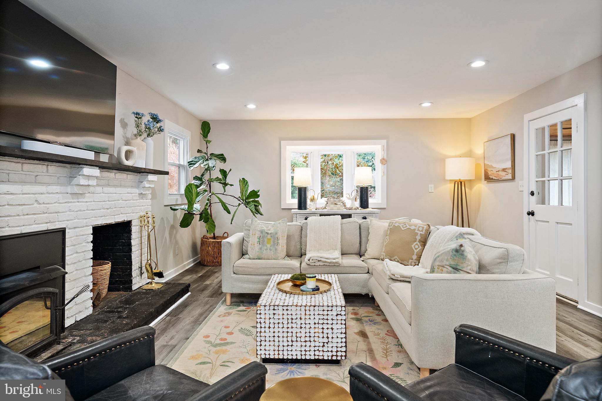 ANNAPOLIS ROADS - Residential