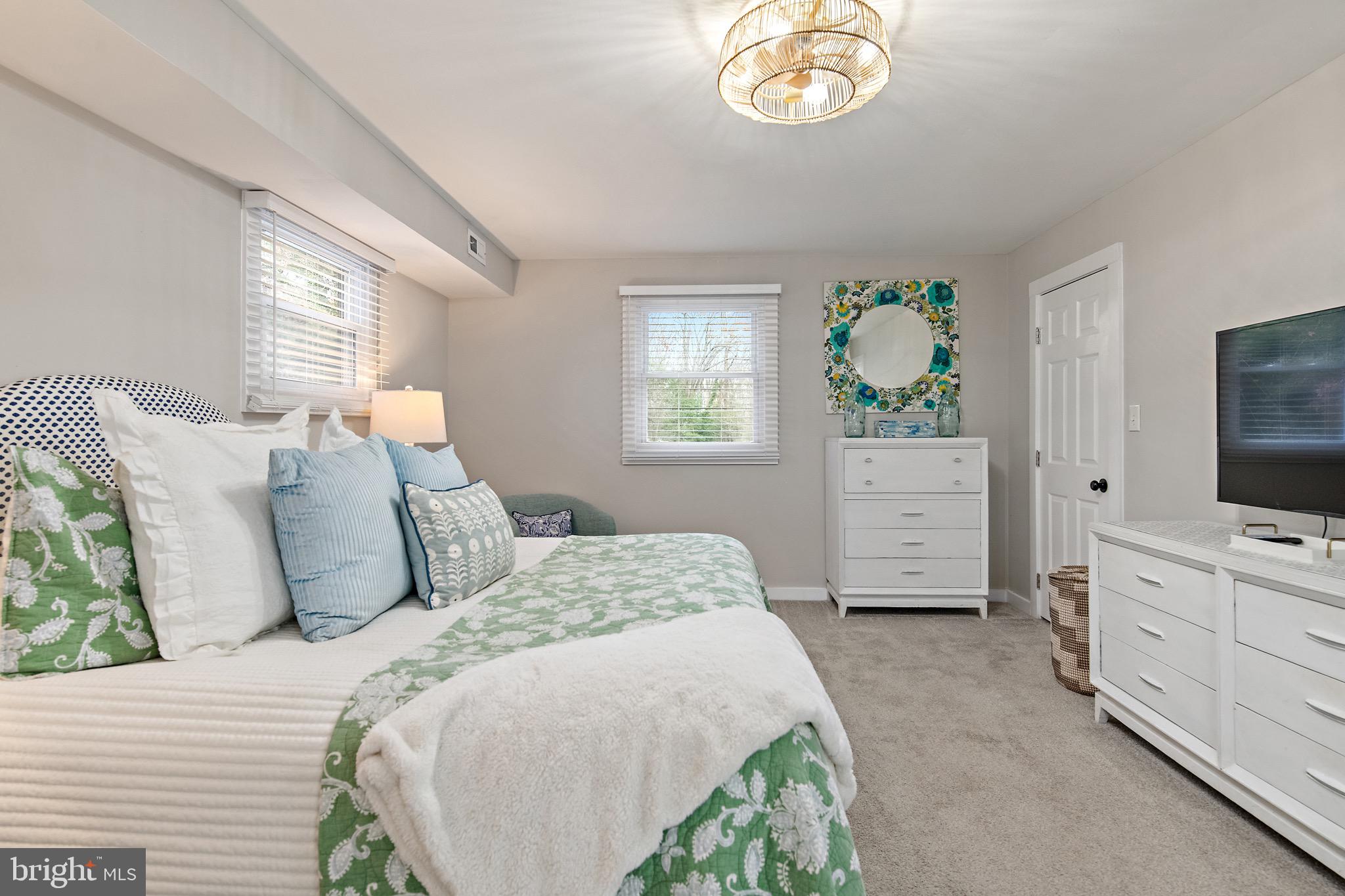 ANNAPOLIS ROADS - Residential