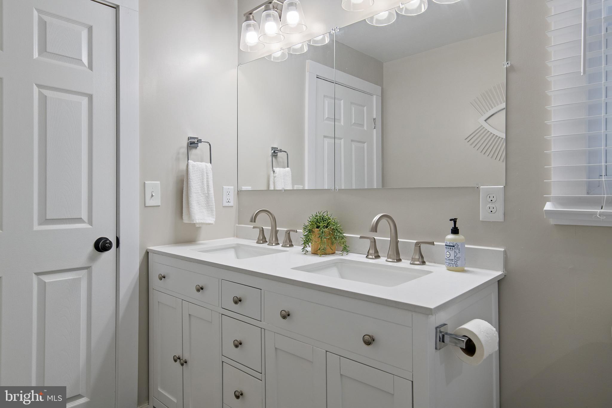 ANNAPOLIS ROADS - Residential