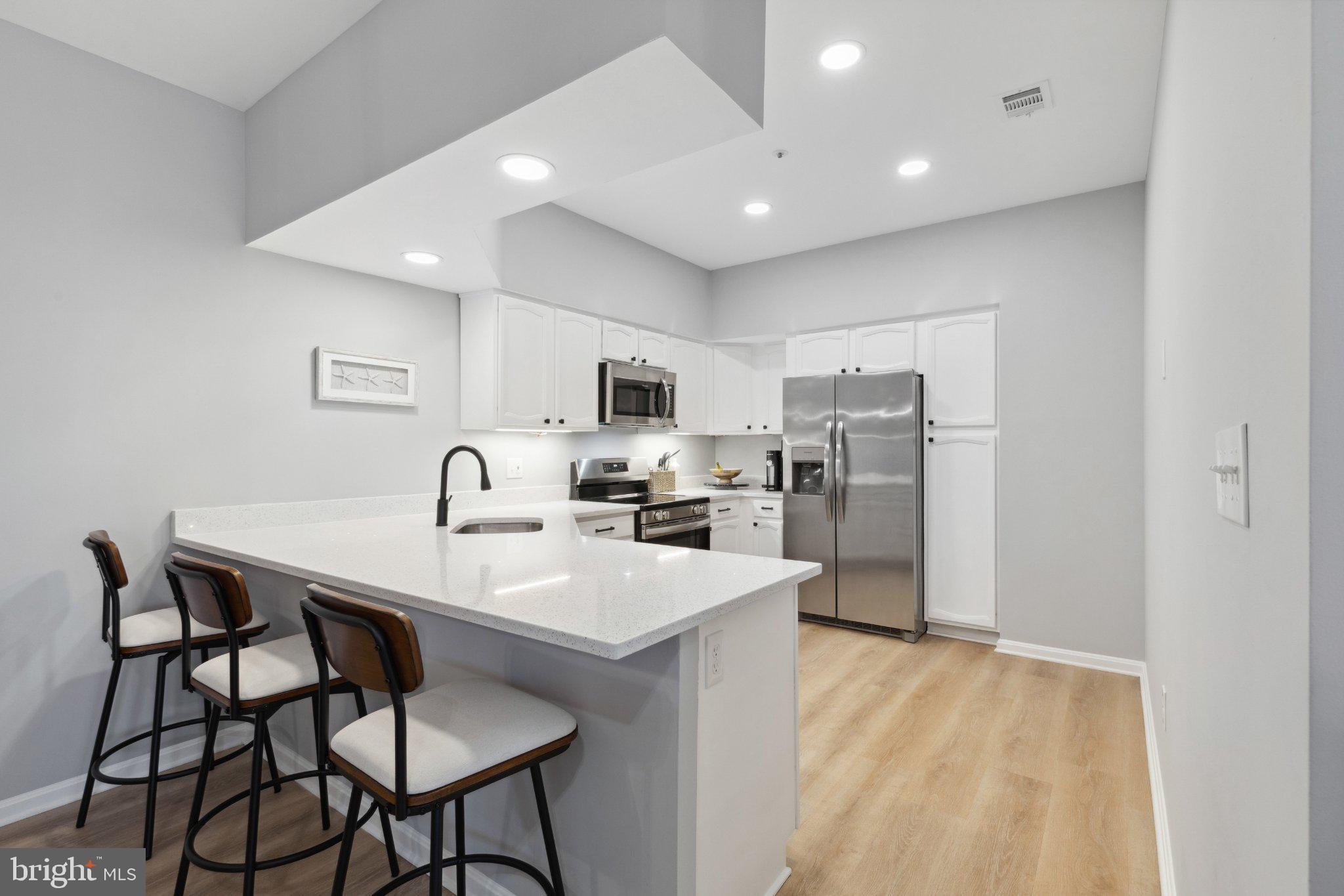2711 SUMMERVIEW WAY 203