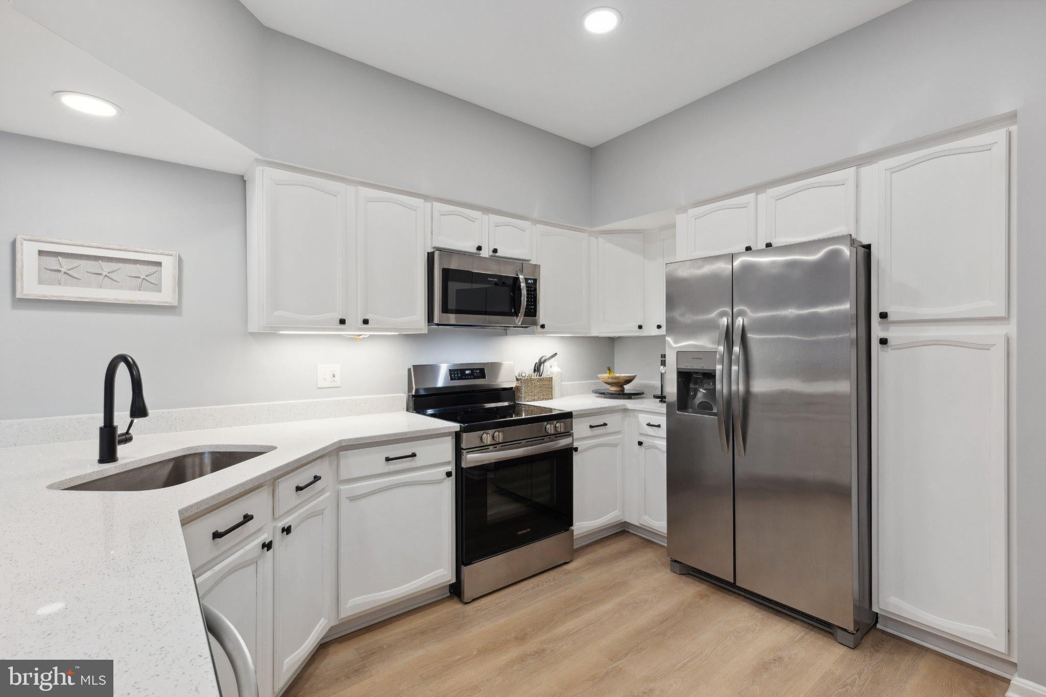 2711 SUMMERVIEW WAY 203