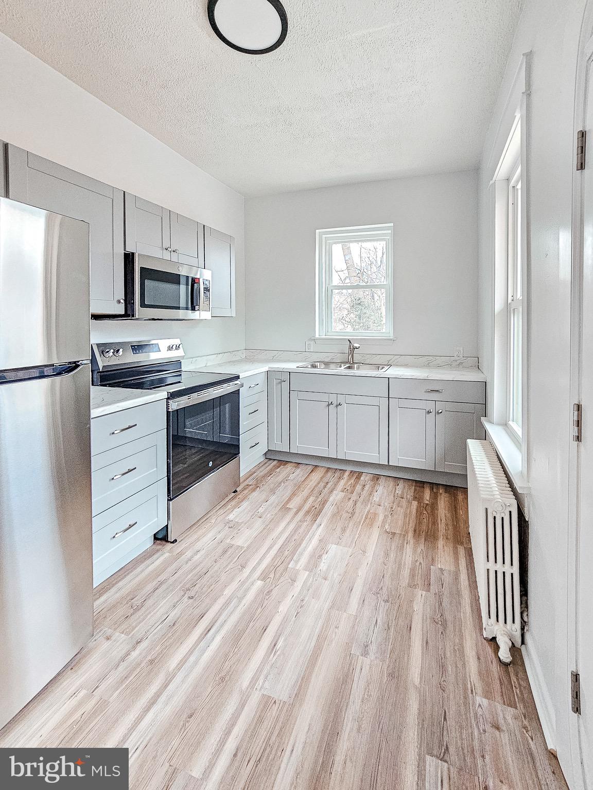 SOUTH LANCASTER - Residential