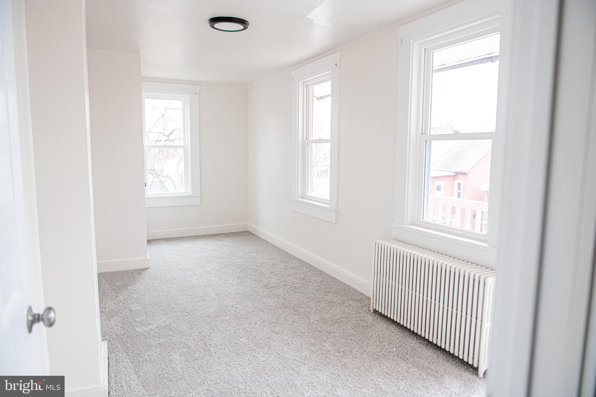 SOUTH LANCASTER - Residential