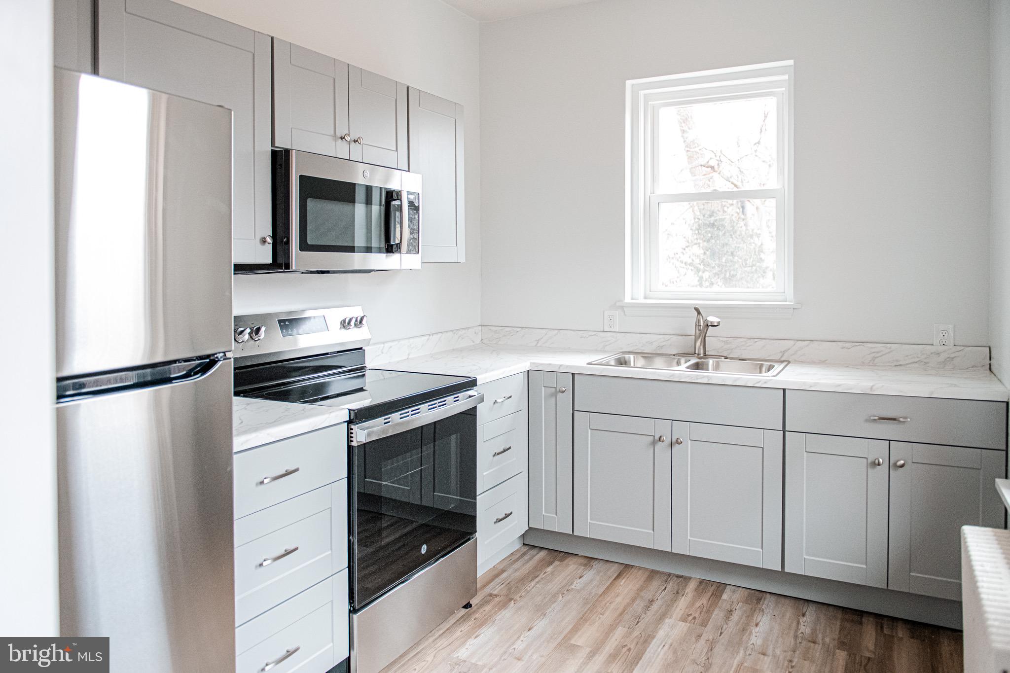 SOUTH LANCASTER - Residential