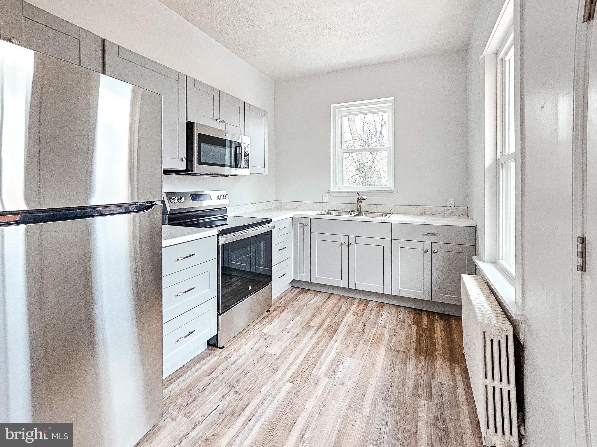 SOUTH LANCASTER - Residential