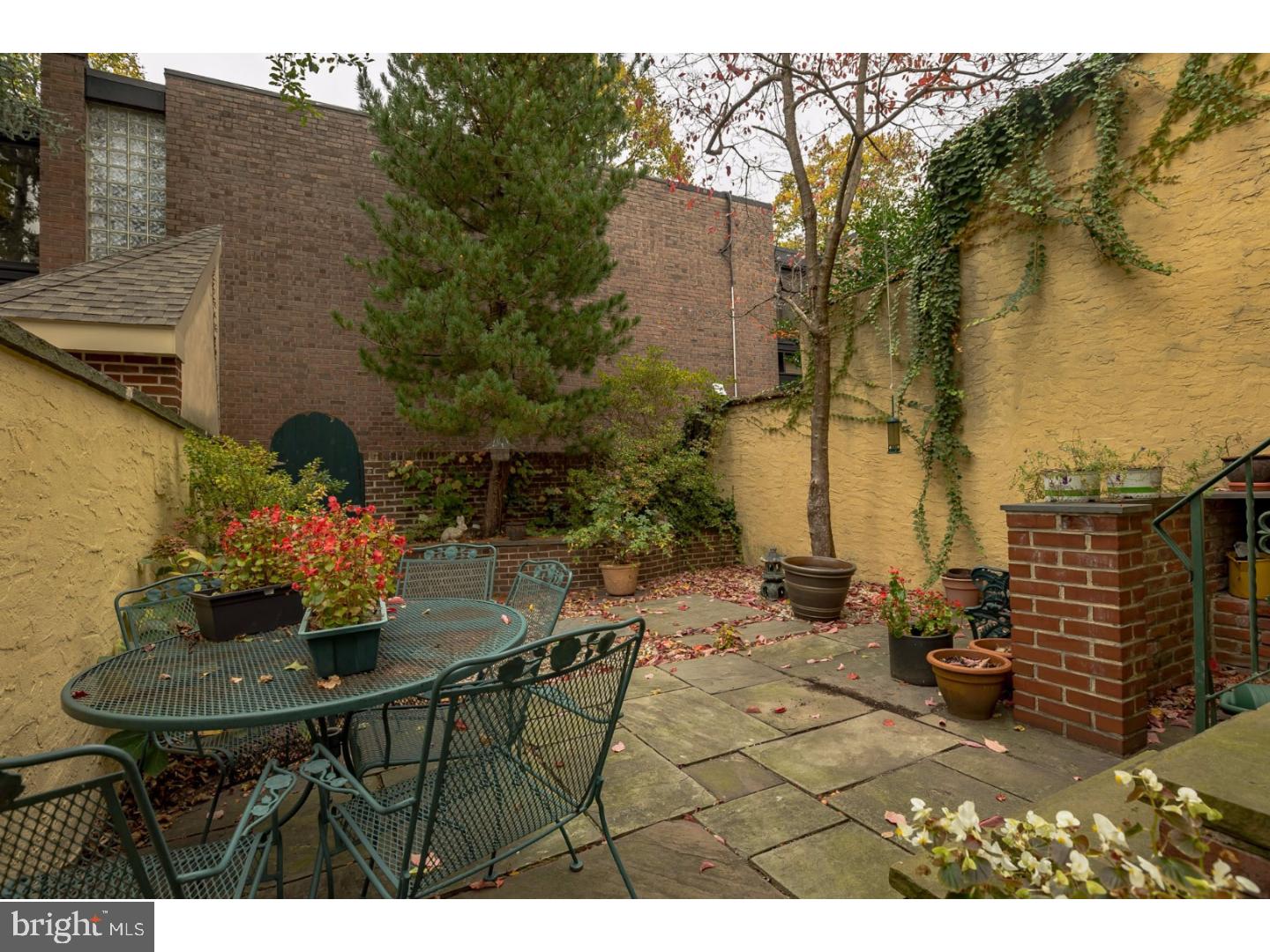 SOCIETY HILL - Residential Income