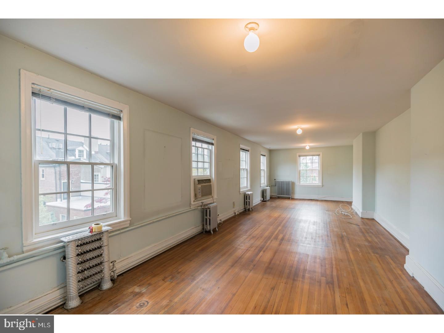 SOCIETY HILL - Residential Income