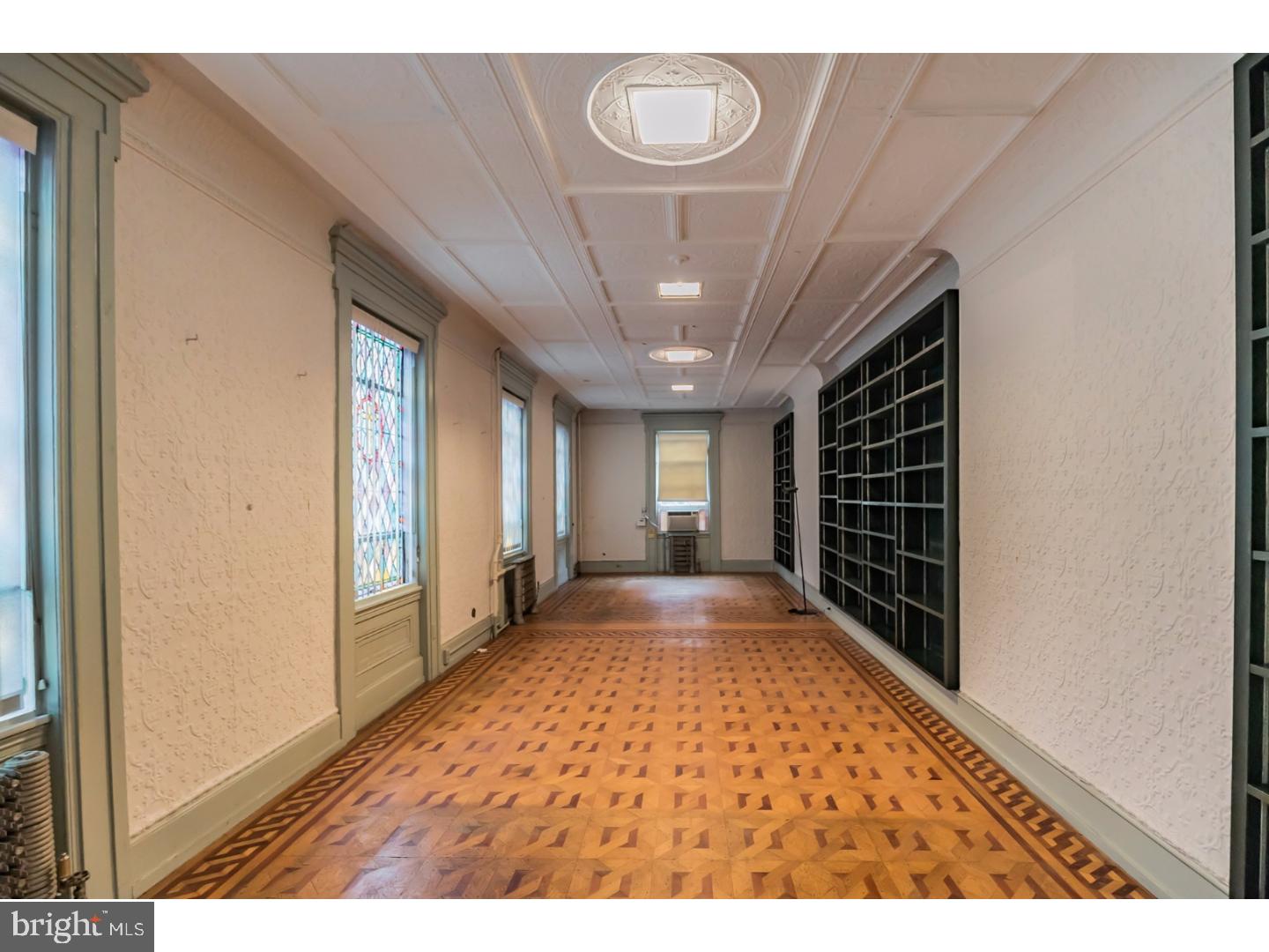 SOCIETY HILL - Residential Income