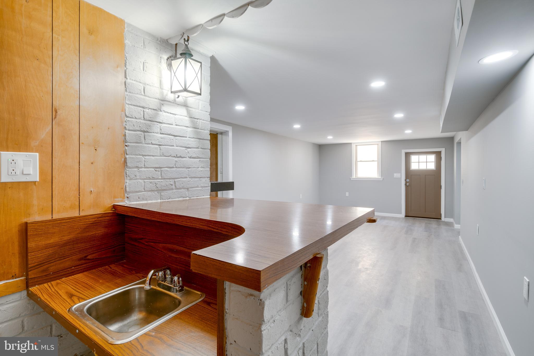 RIVERVIEW ESTATES - Residential Lease