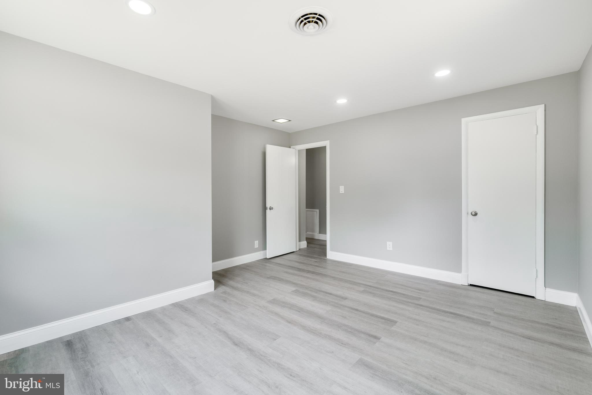 RIVERVIEW ESTATES - Residential Lease