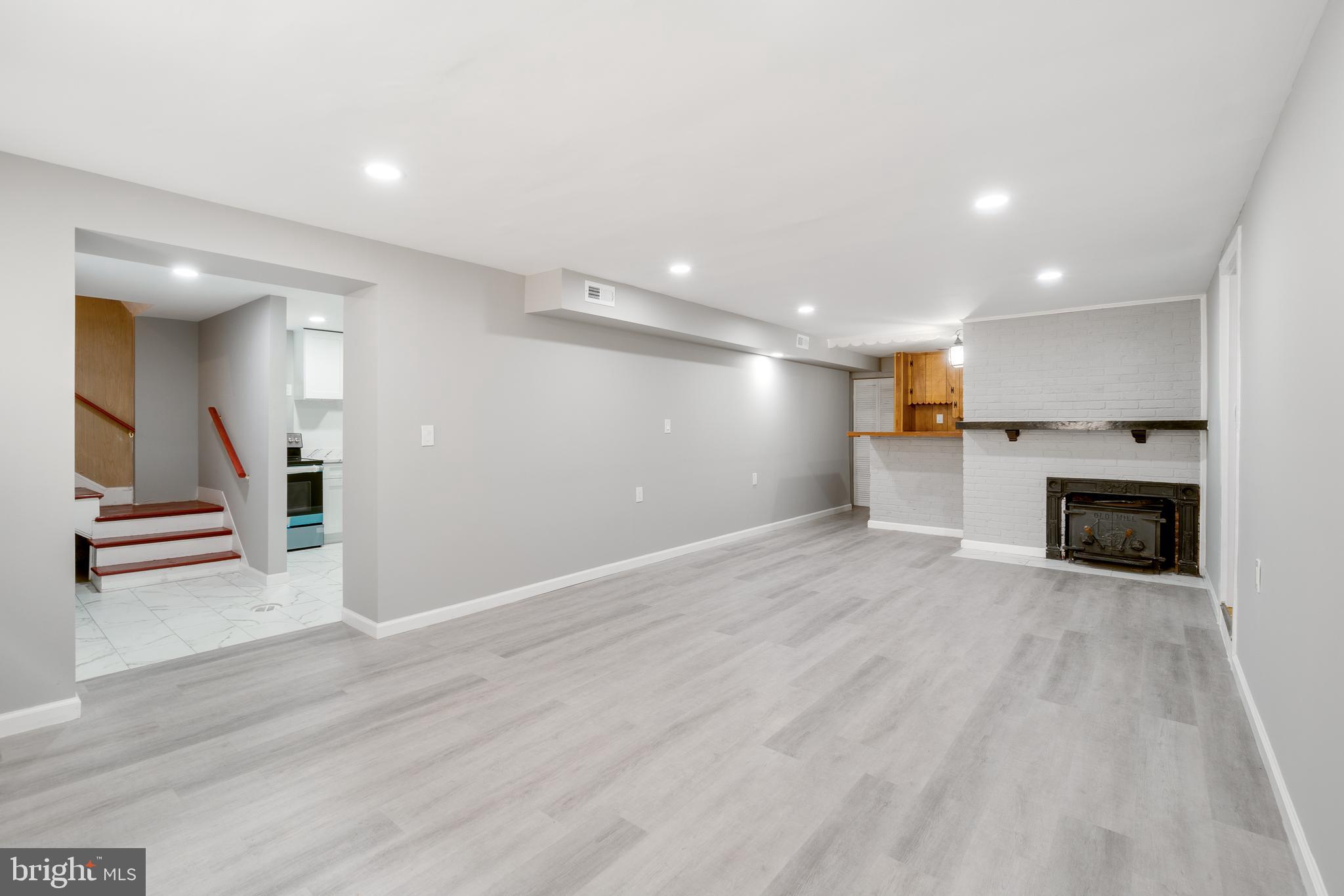 RIVERVIEW ESTATES - Residential Lease