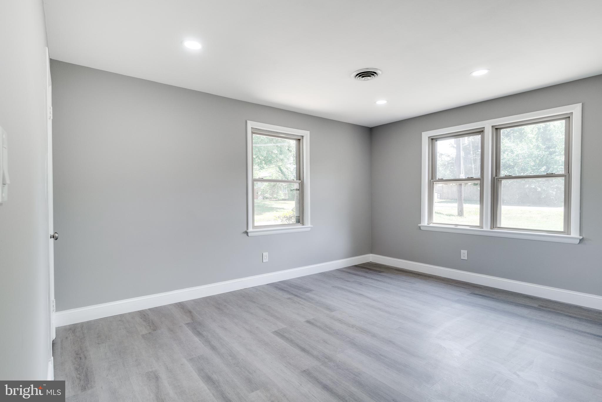 RIVERVIEW ESTATES - Residential Lease