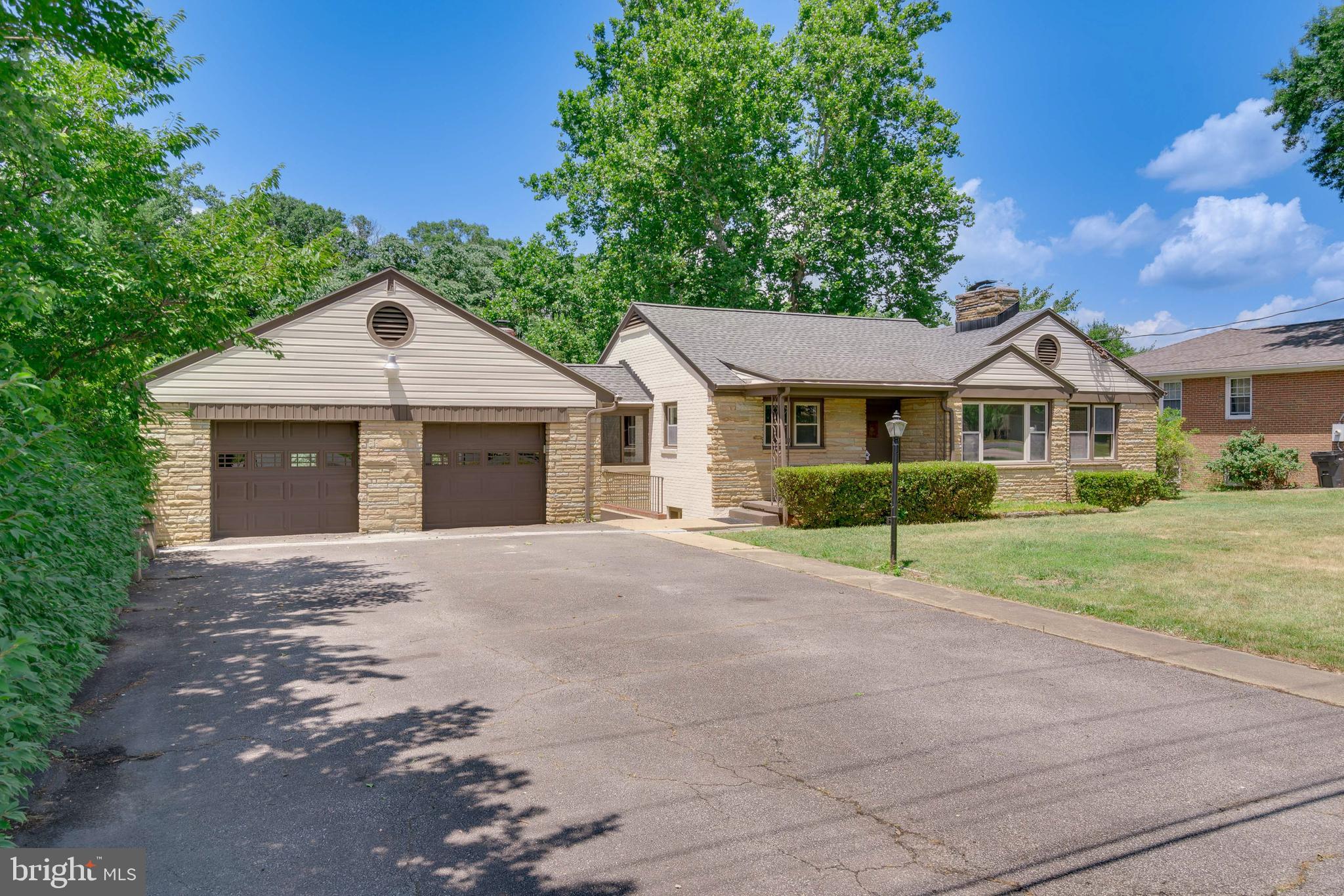 RIVERVIEW ESTATES - Residential Lease