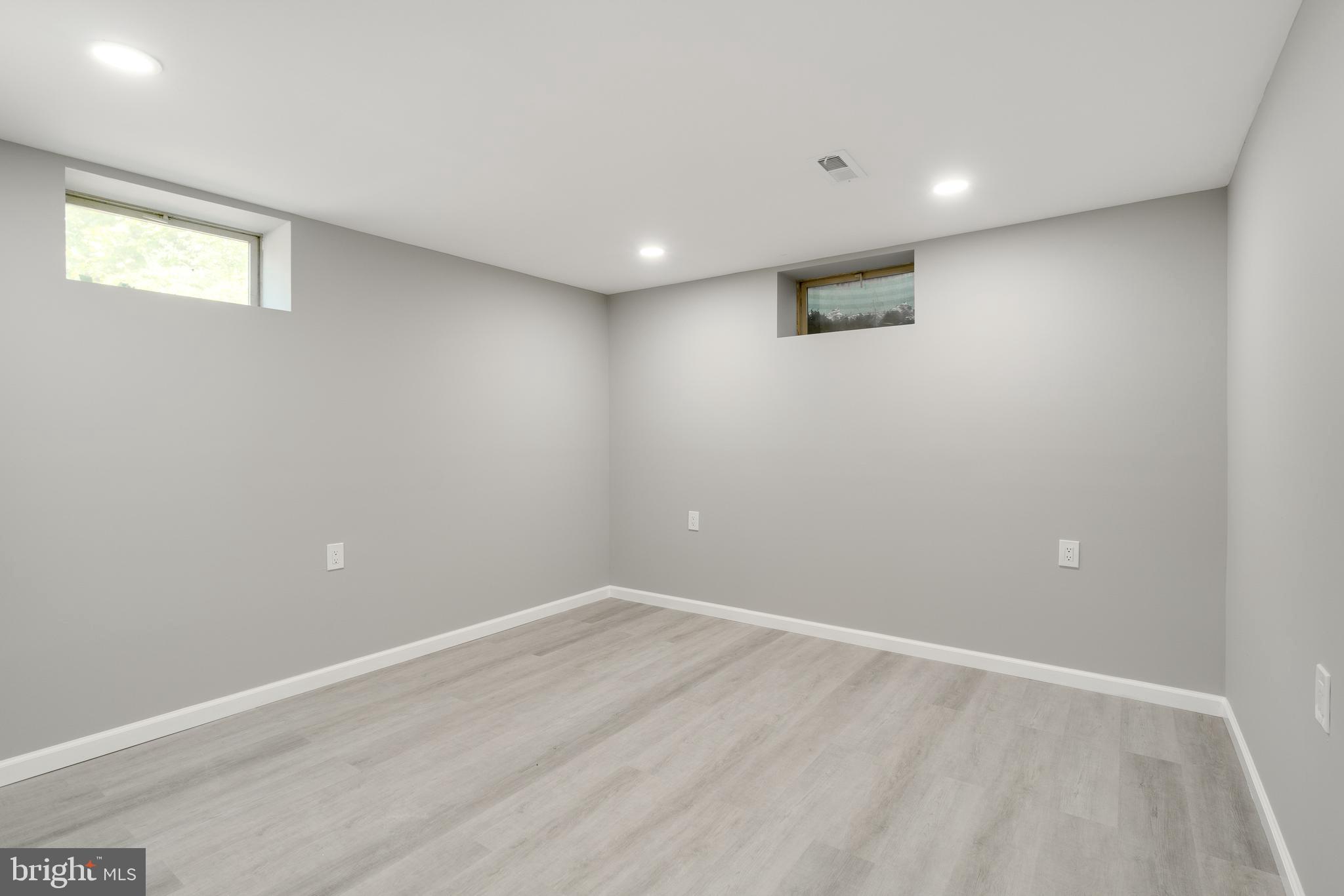 RIVERVIEW ESTATES - Residential Lease