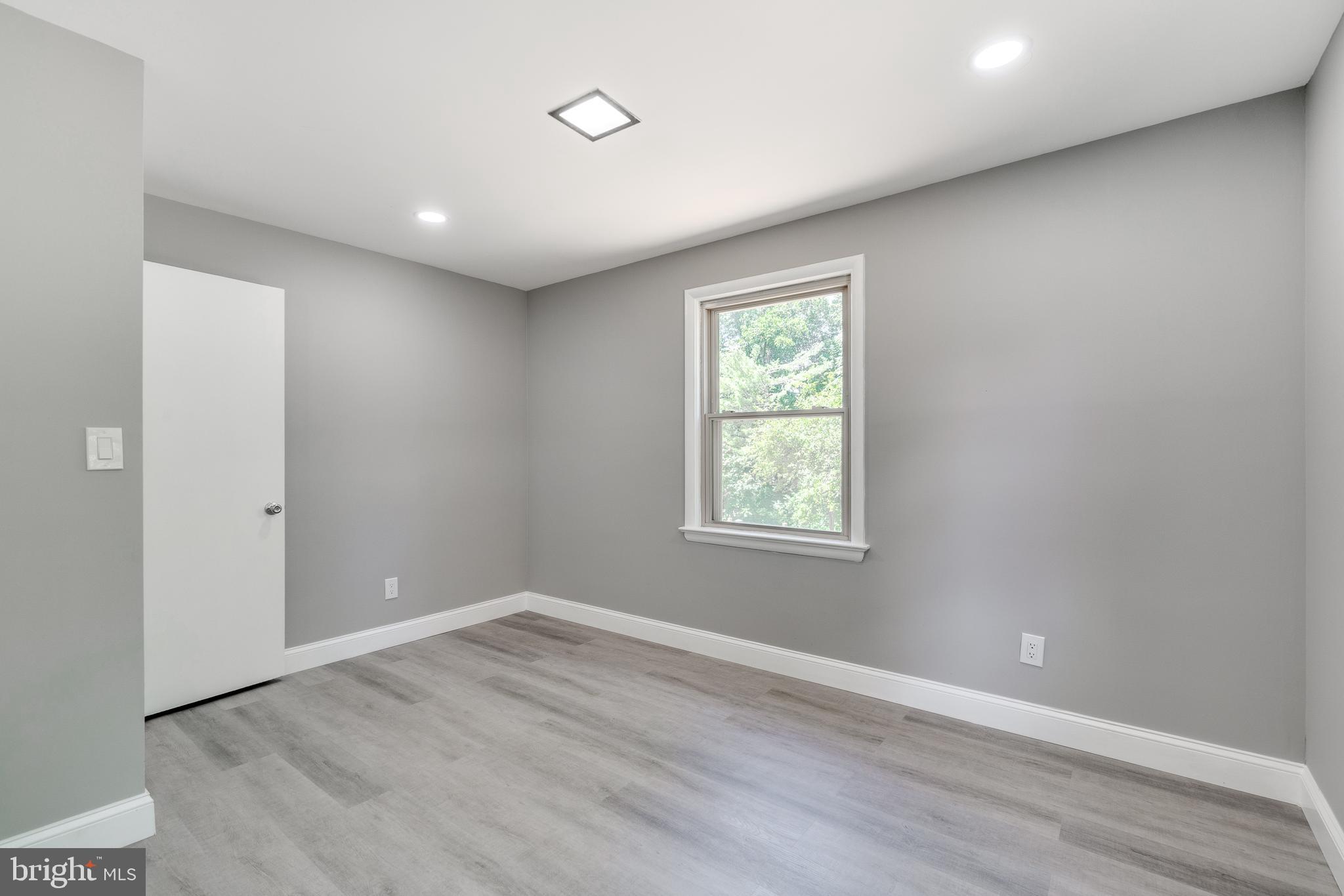 RIVERVIEW ESTATES - Residential Lease