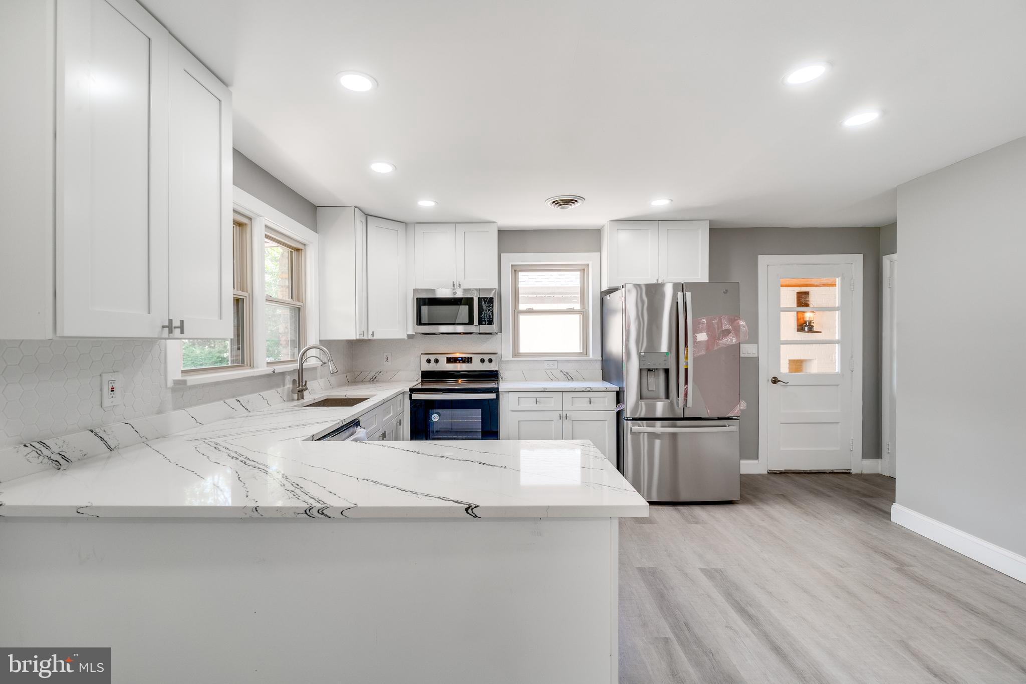 RIVERVIEW ESTATES - Residential Lease