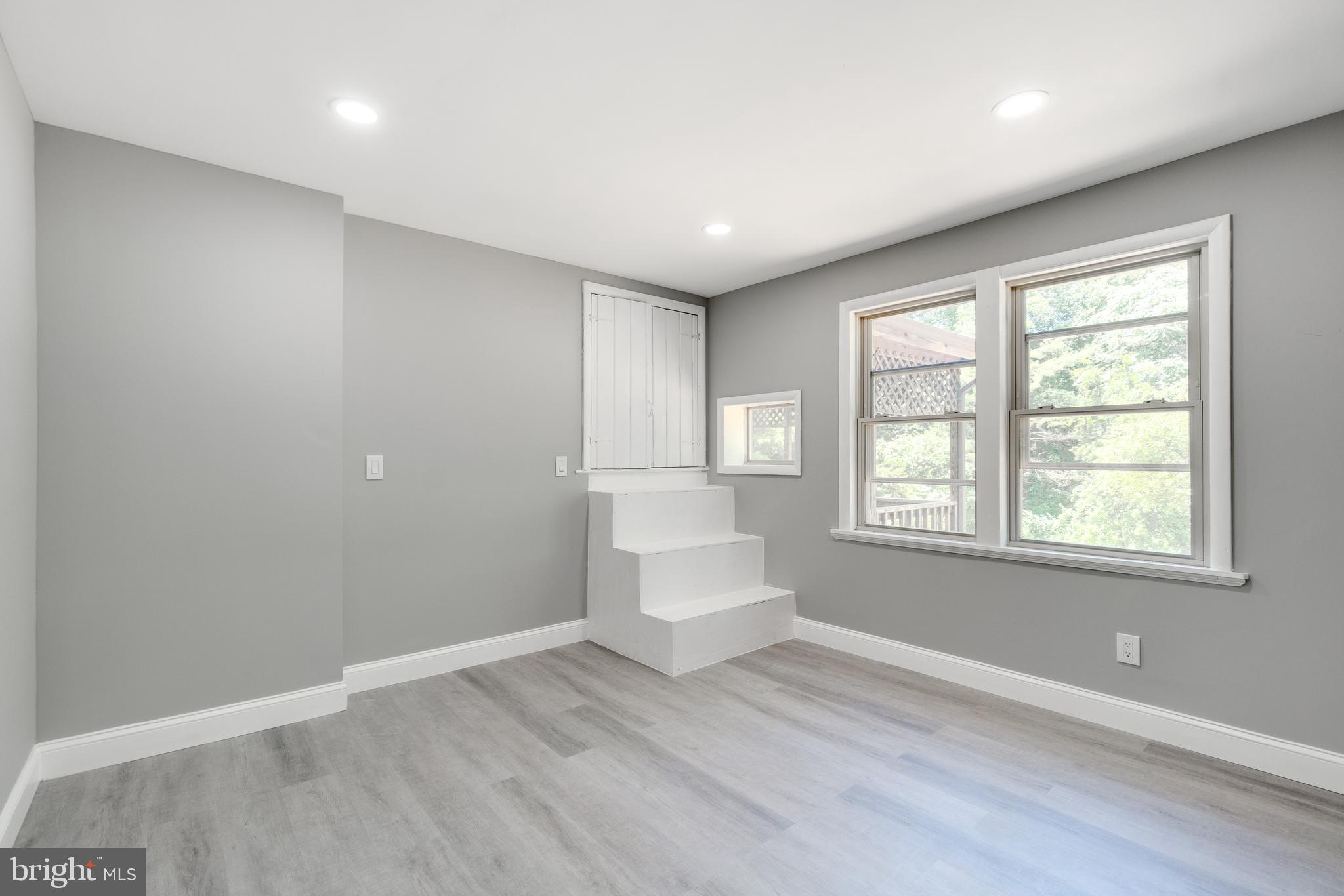 RIVERVIEW ESTATES - Residential Lease