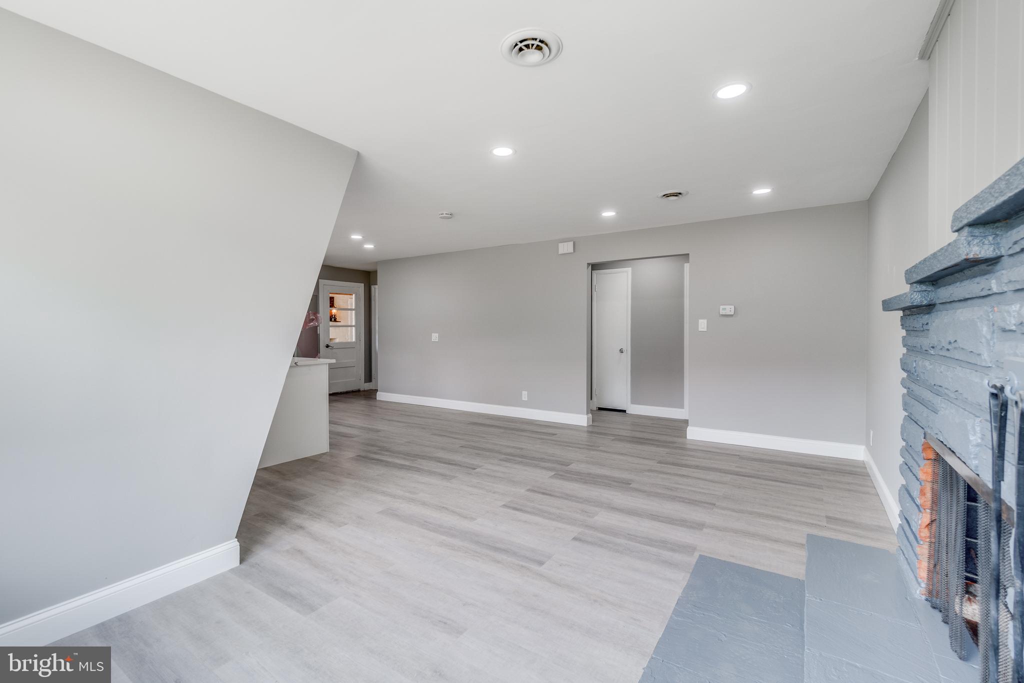 RIVERVIEW ESTATES - Residential Lease