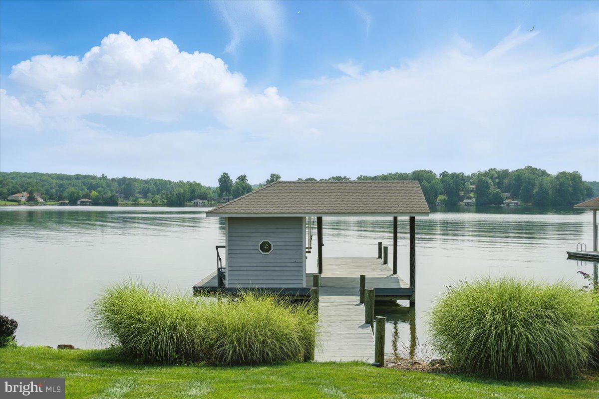 CONTENTMENT ISLAND - Residential