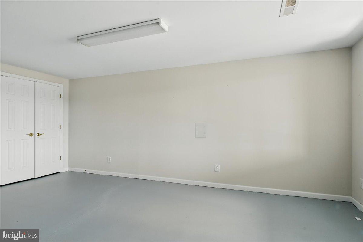 CONTENTMENT ISLAND - Residential