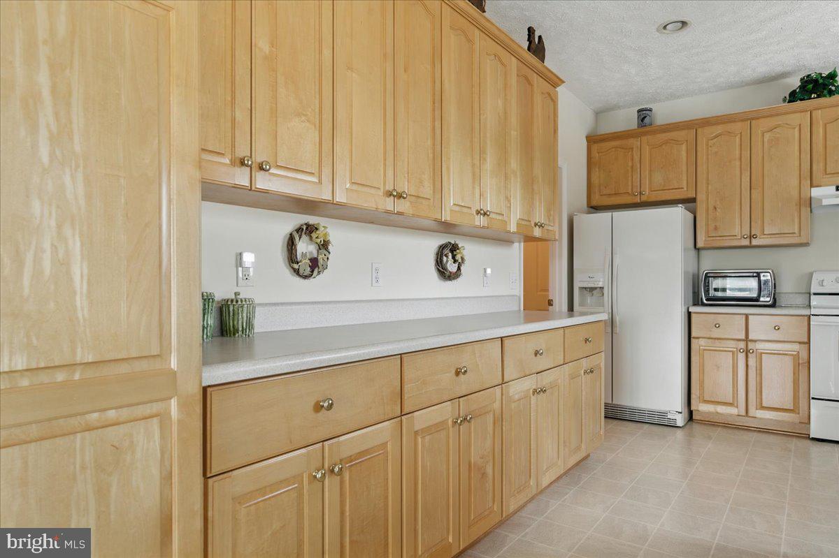 CONTENTMENT ISLAND - Residential