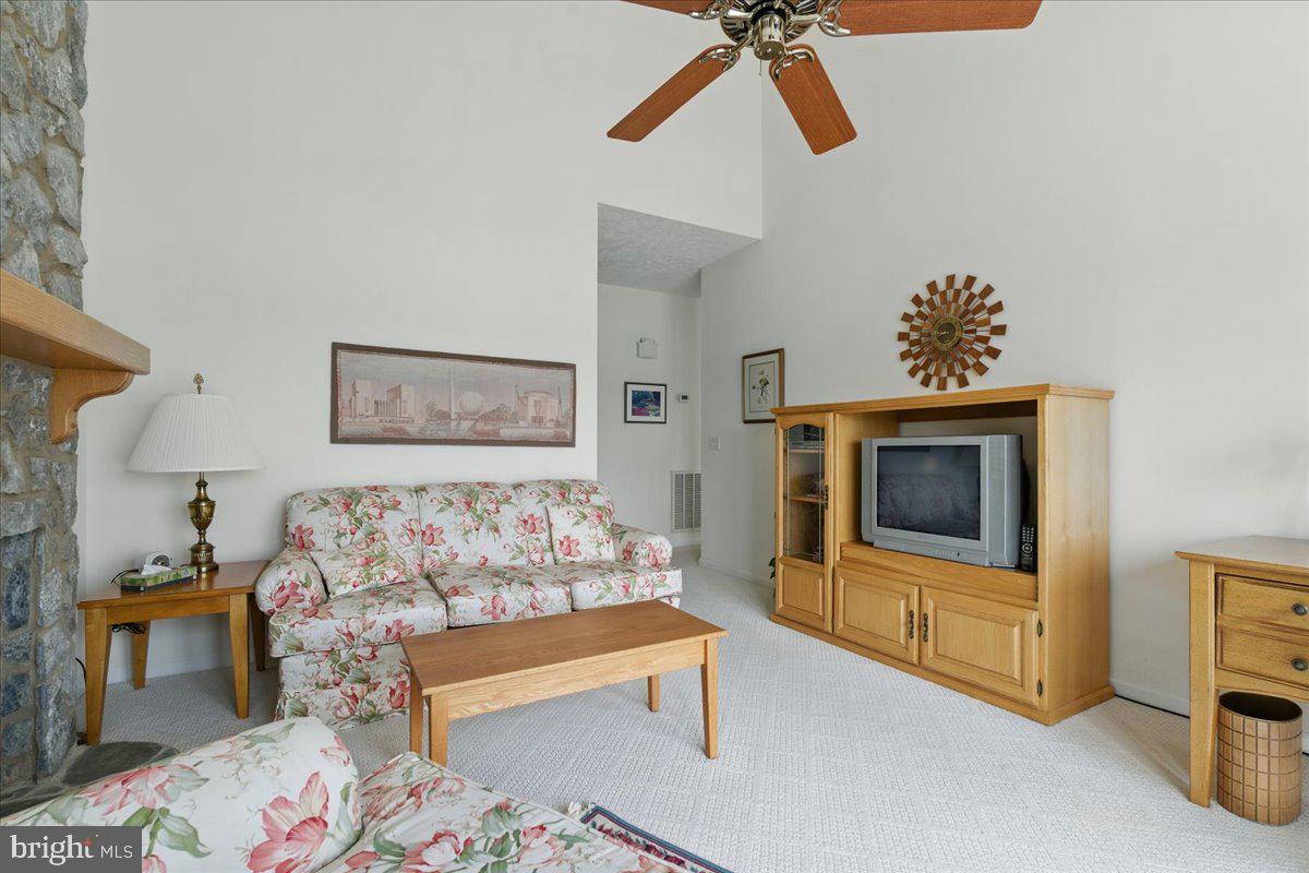 CONTENTMENT ISLAND - Residential