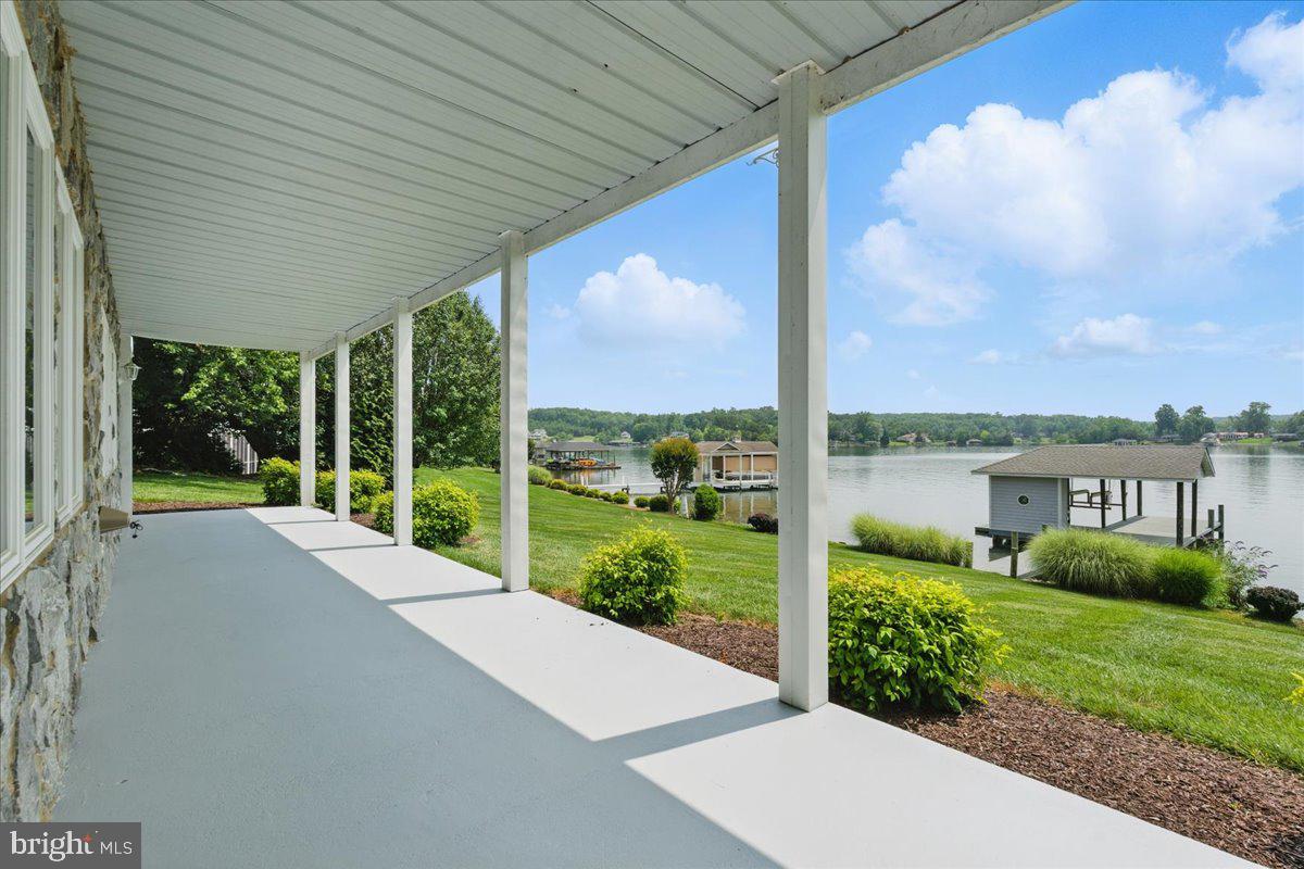 CONTENTMENT ISLAND - Residential