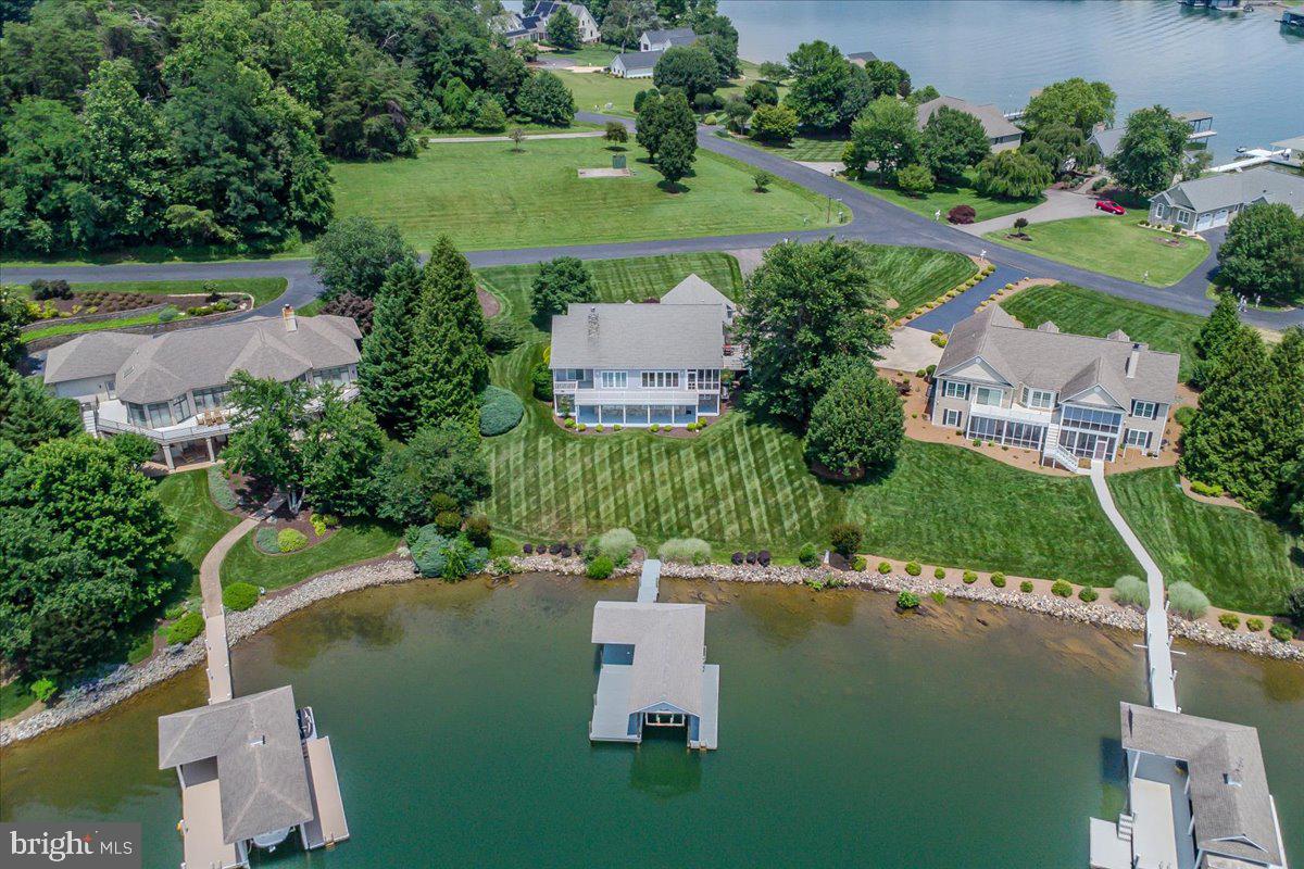 CONTENTMENT ISLAND - Residential