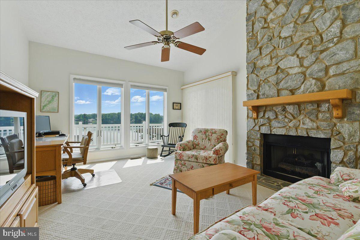 CONTENTMENT ISLAND - Residential