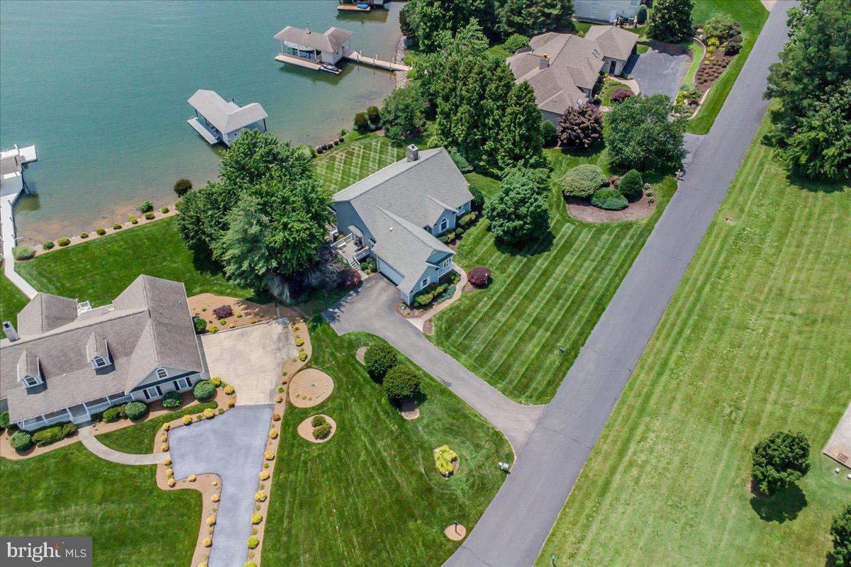 CONTENTMENT ISLAND - Residential