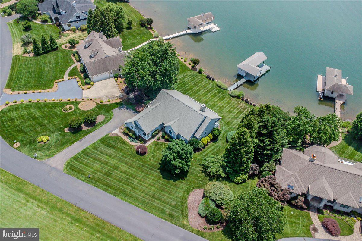 CONTENTMENT ISLAND - Residential