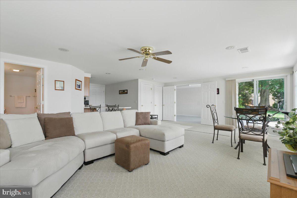 CONTENTMENT ISLAND - Residential