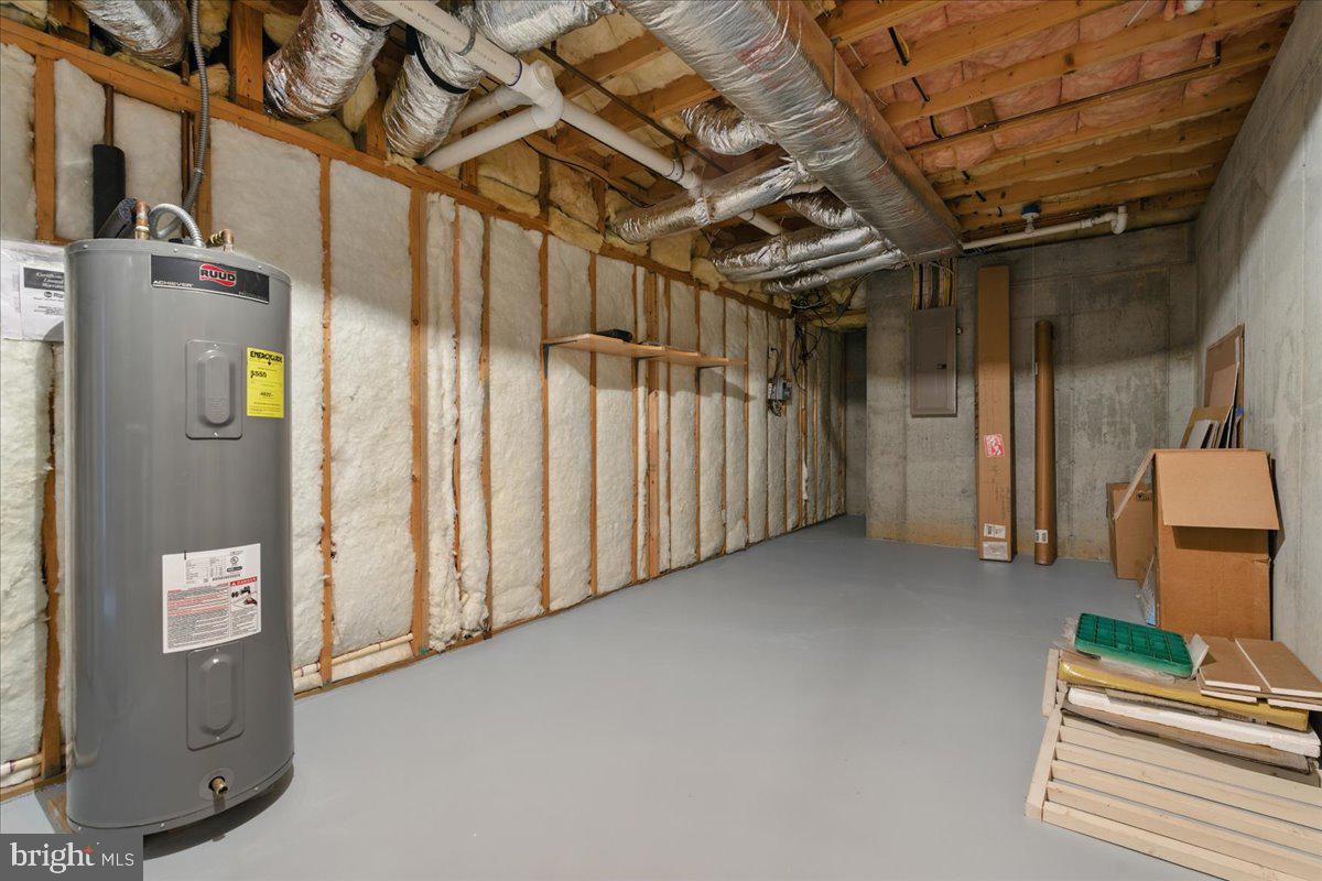 CONTENTMENT ISLAND - Residential