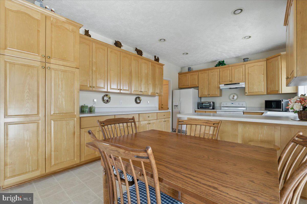 CONTENTMENT ISLAND - Residential