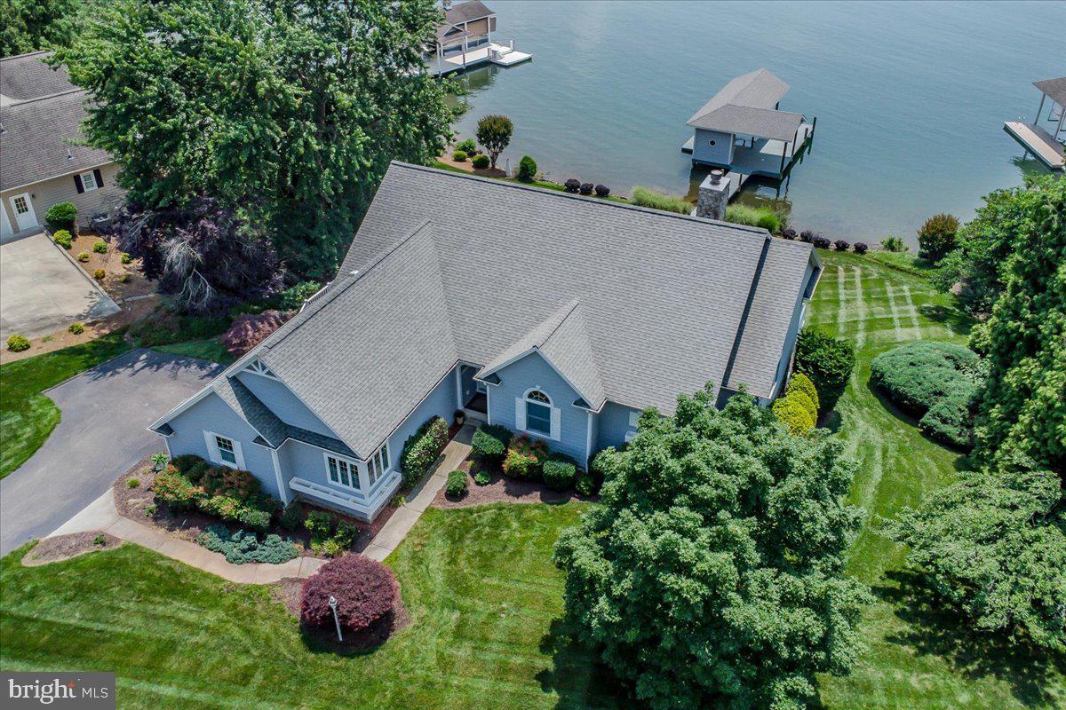 CONTENTMENT ISLAND - Residential