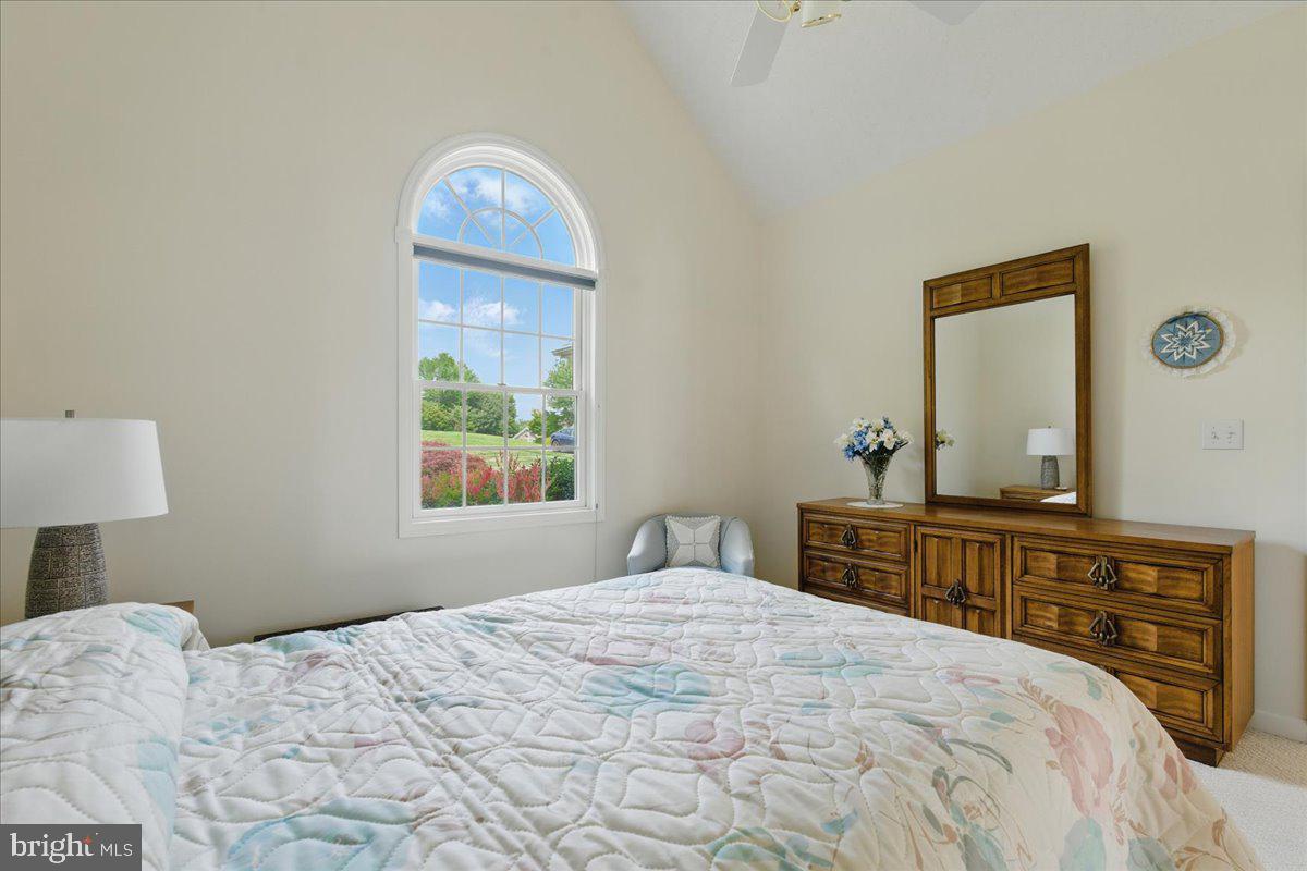 CONTENTMENT ISLAND - Residential