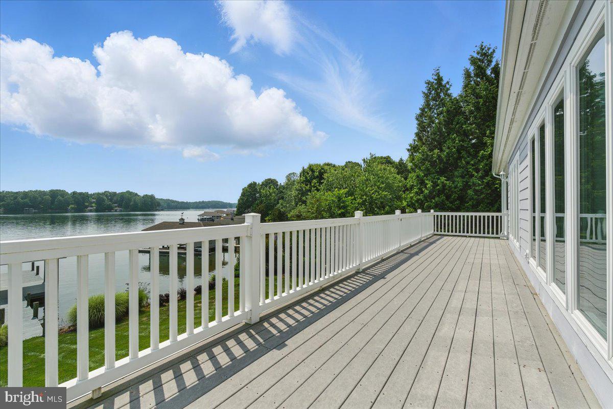 CONTENTMENT ISLAND - Residential