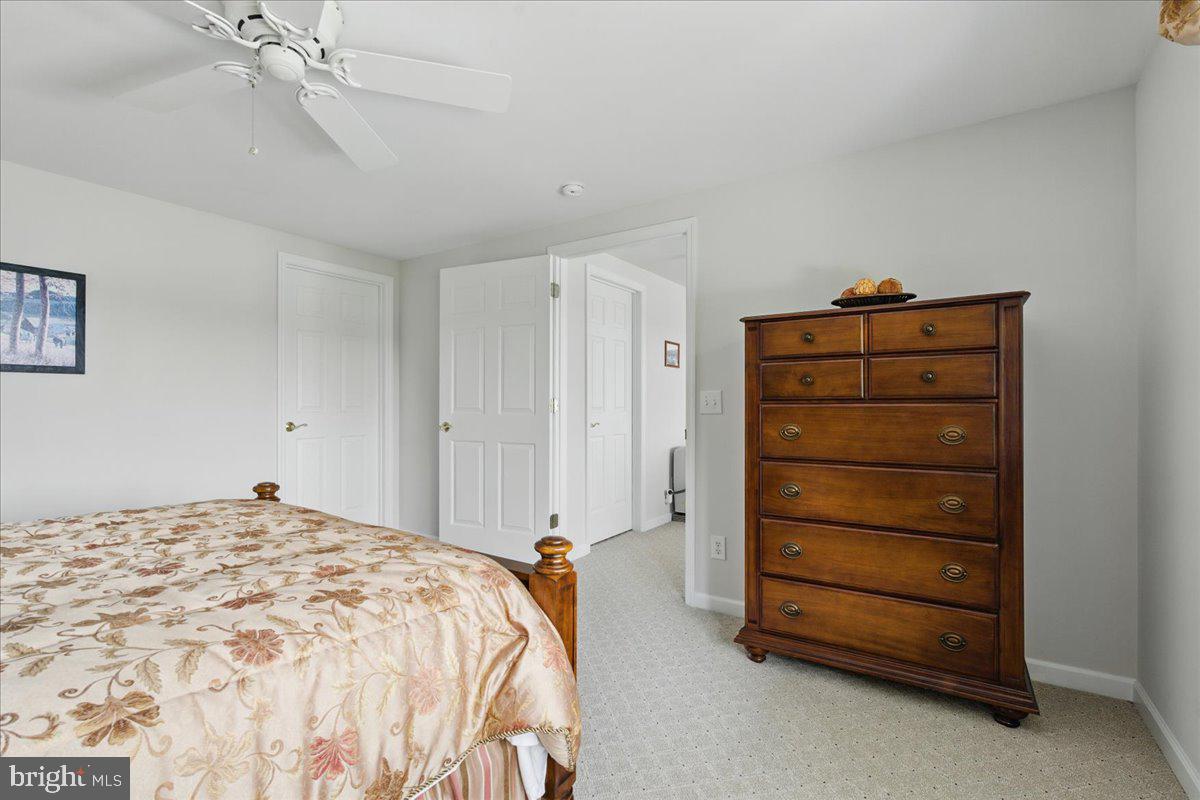 CONTENTMENT ISLAND - Residential