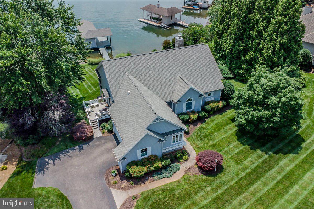 CONTENTMENT ISLAND - Residential