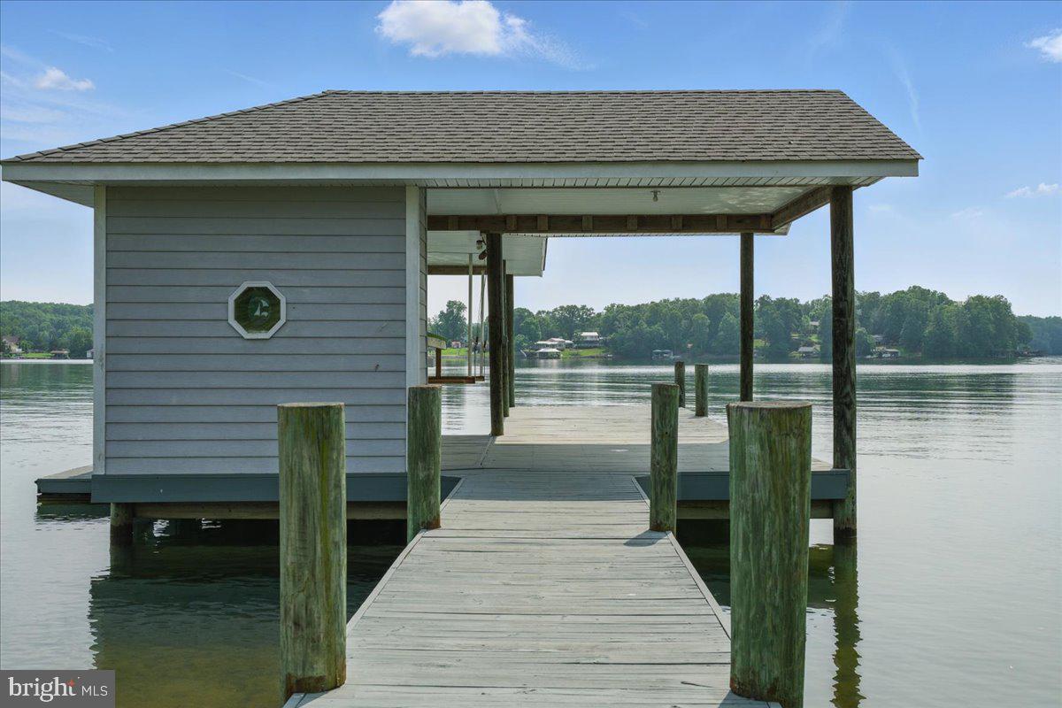 CONTENTMENT ISLAND - Residential