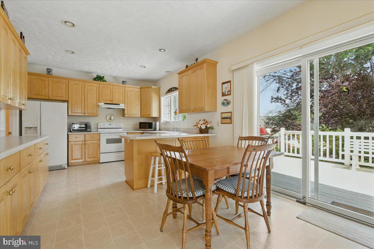 CONTENTMENT ISLAND - Residential