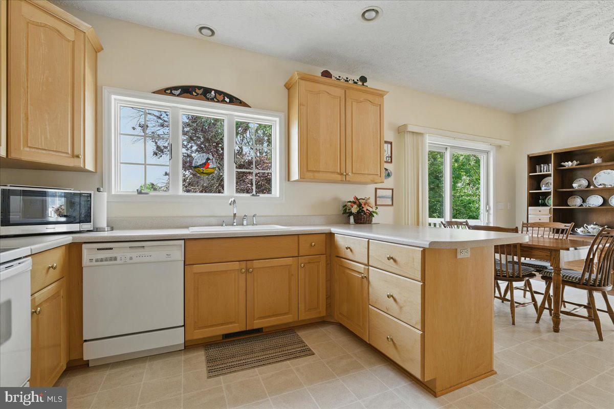 CONTENTMENT ISLAND - Residential