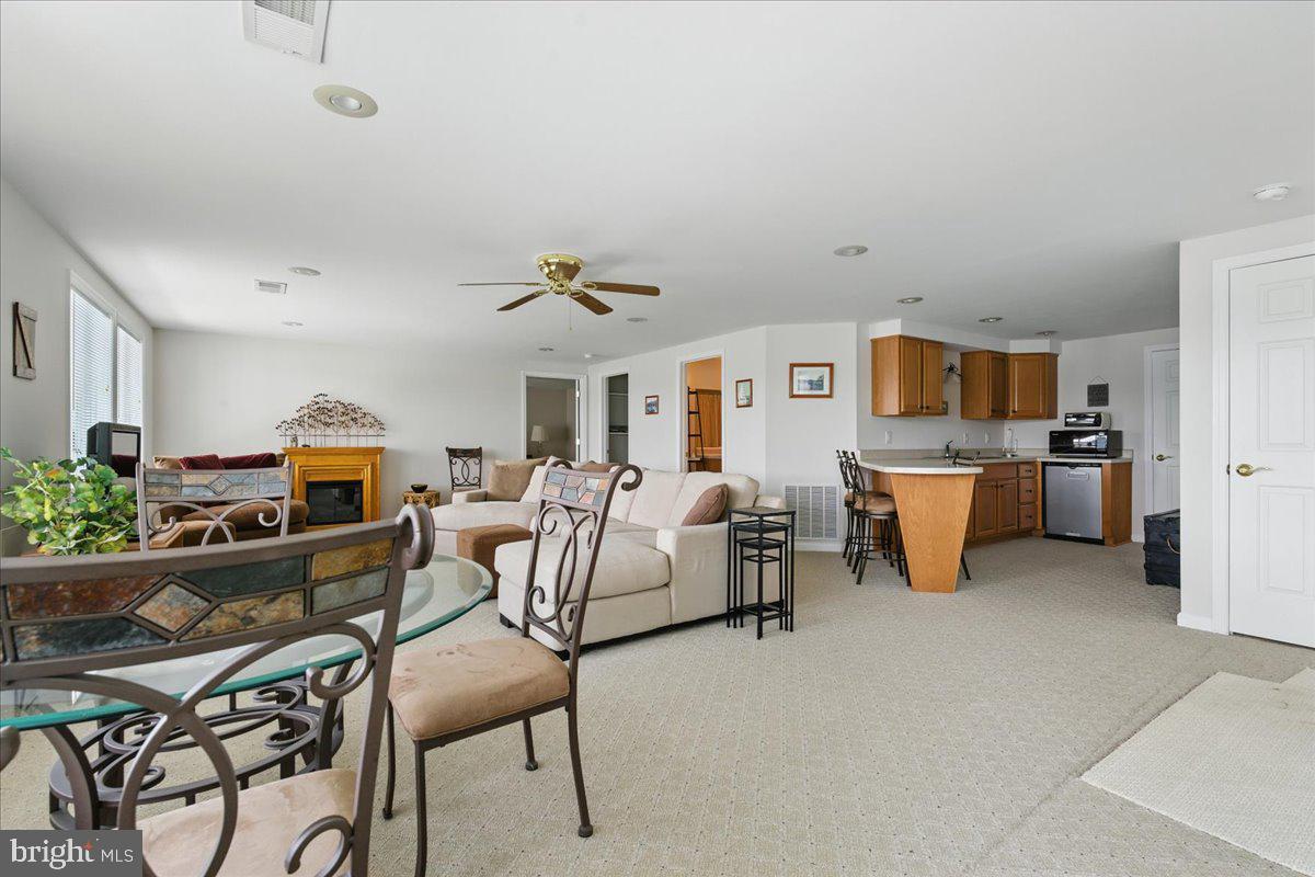 CONTENTMENT ISLAND - Residential